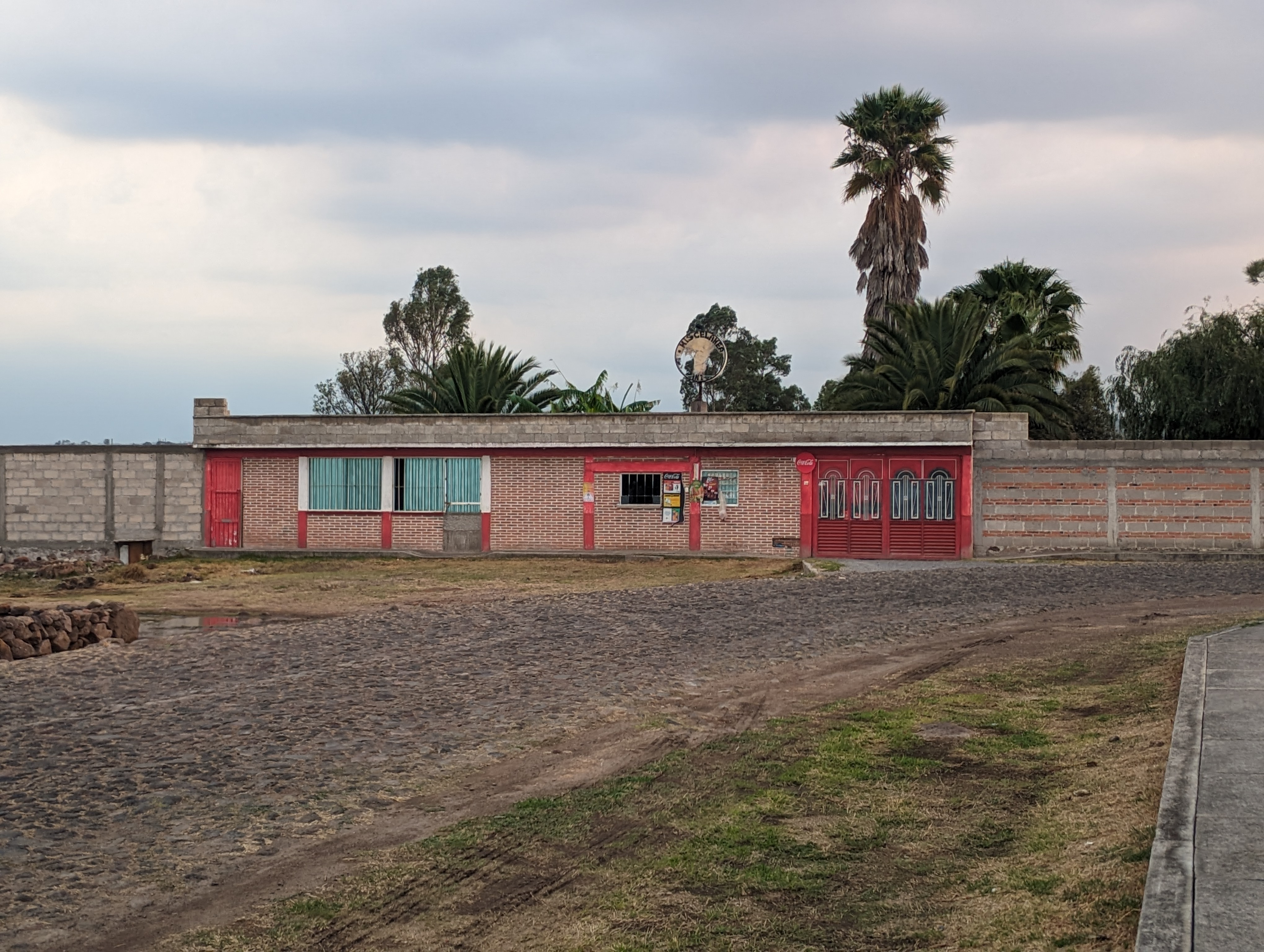Tienda en San Antonio la Labor